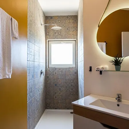 Mainfloor With Private Pool - Airco Optional